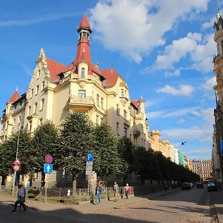 Elegant Art Nouveau For Rent In Center 아파트